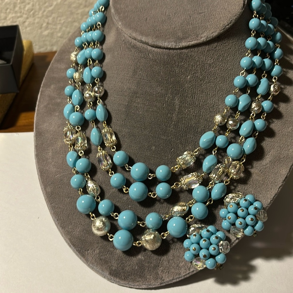 Stunning 4 strand necklace in the GORGEOUS blue